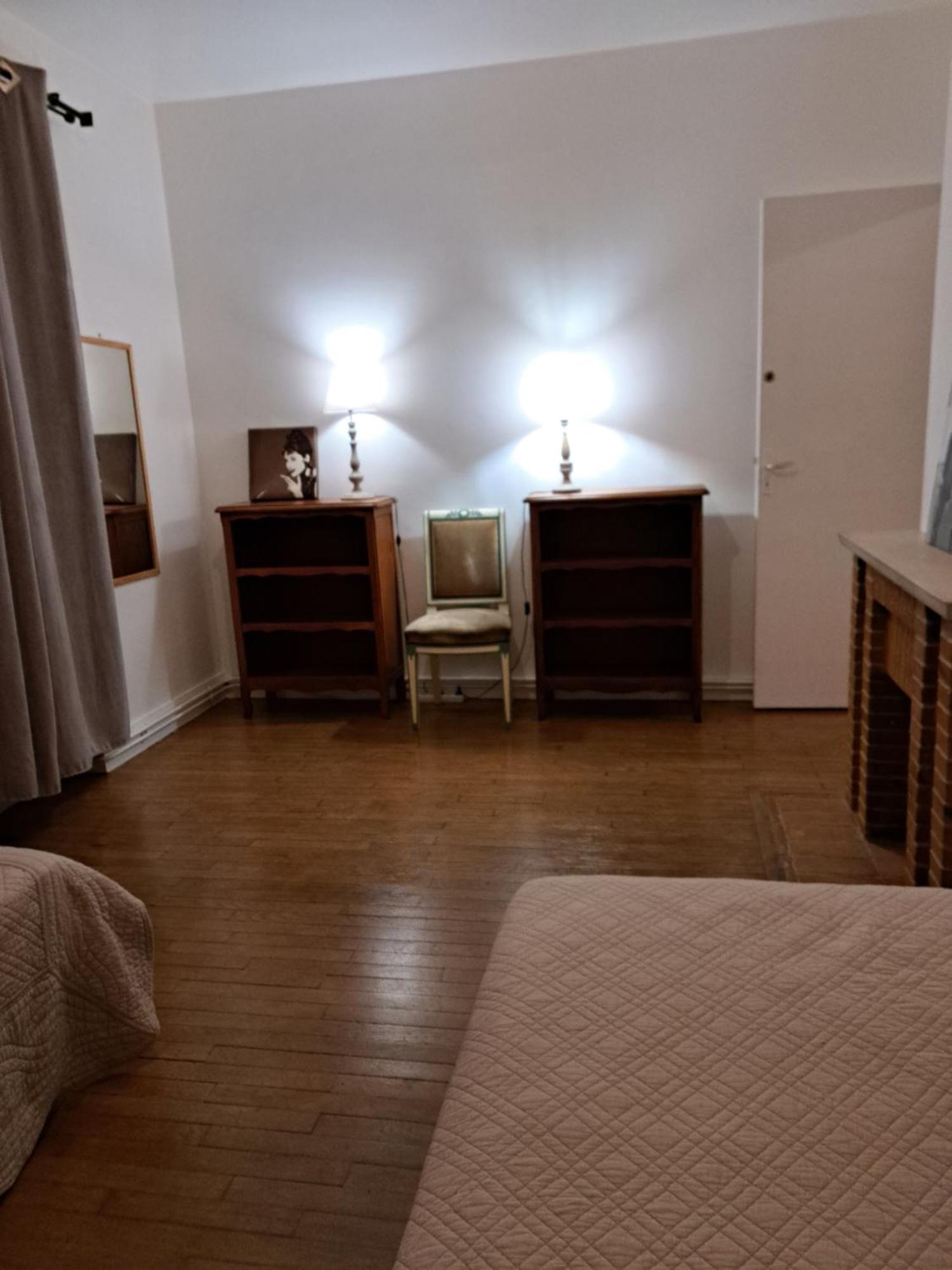 Charmant Appartement Au Pied Du Chateau Gien Esterno foto