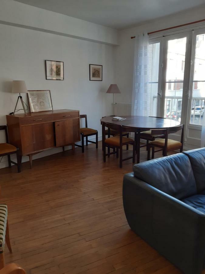 Charmant Appartement Au Pied Du Chateau Gien Esterno foto