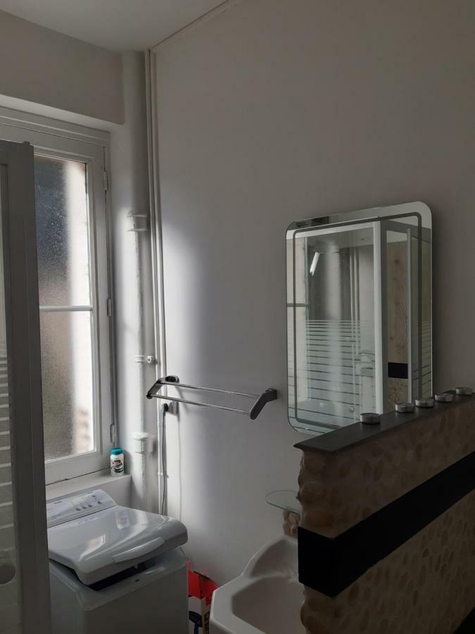 Charmant Appartement Au Pied Du Chateau Gien Esterno foto